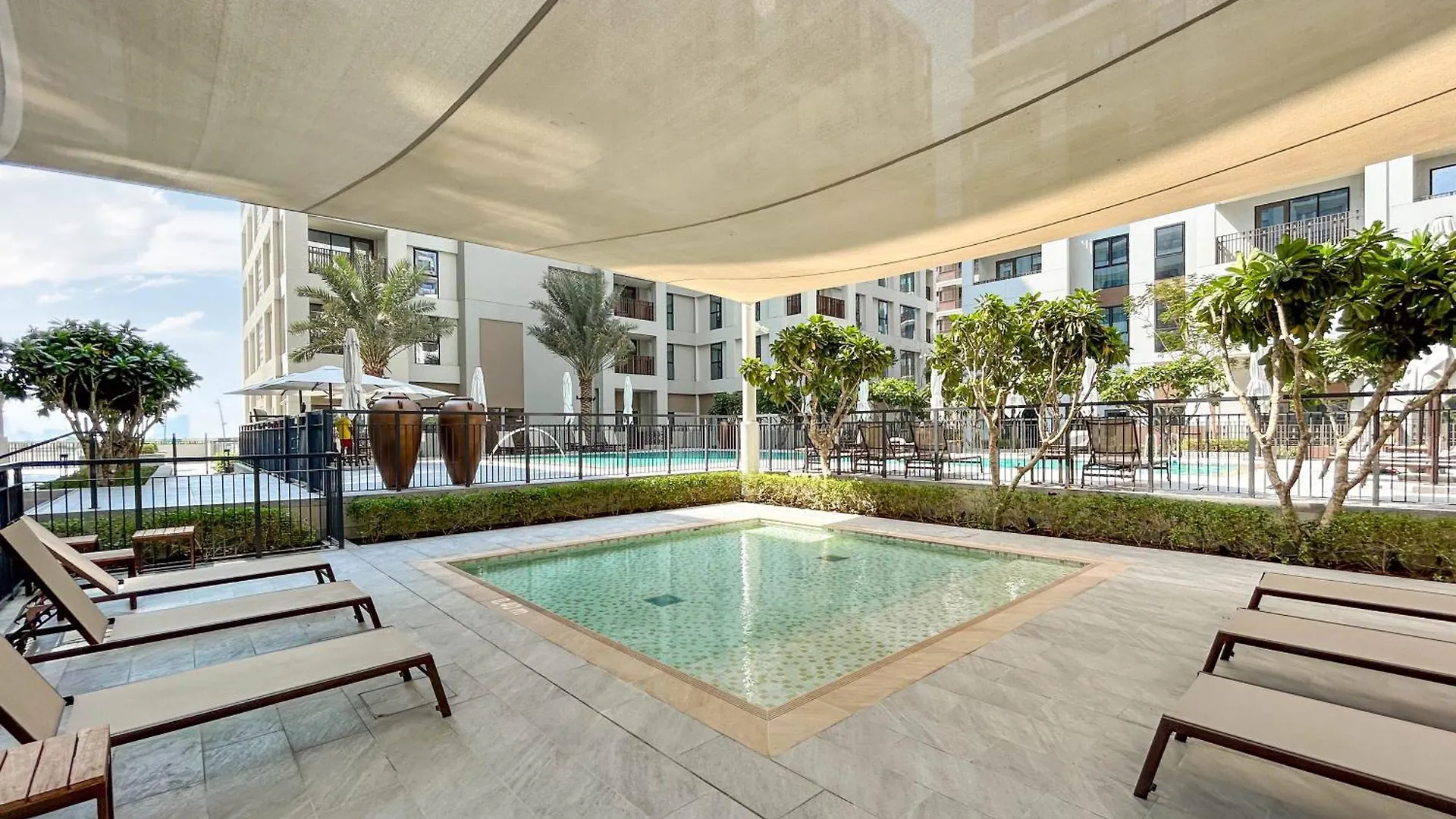 Lägenhet Creek Home With Private Terrace & Direct Pool Access Dubai